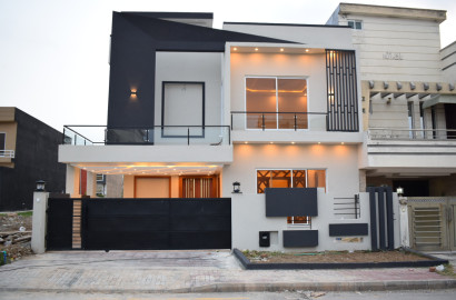 10 Marla Brand New Elegant House Ready To For Sale!!!
